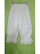 Wang Yan and Summer Embroidered Accordion Pleats Short Lace Bloomers